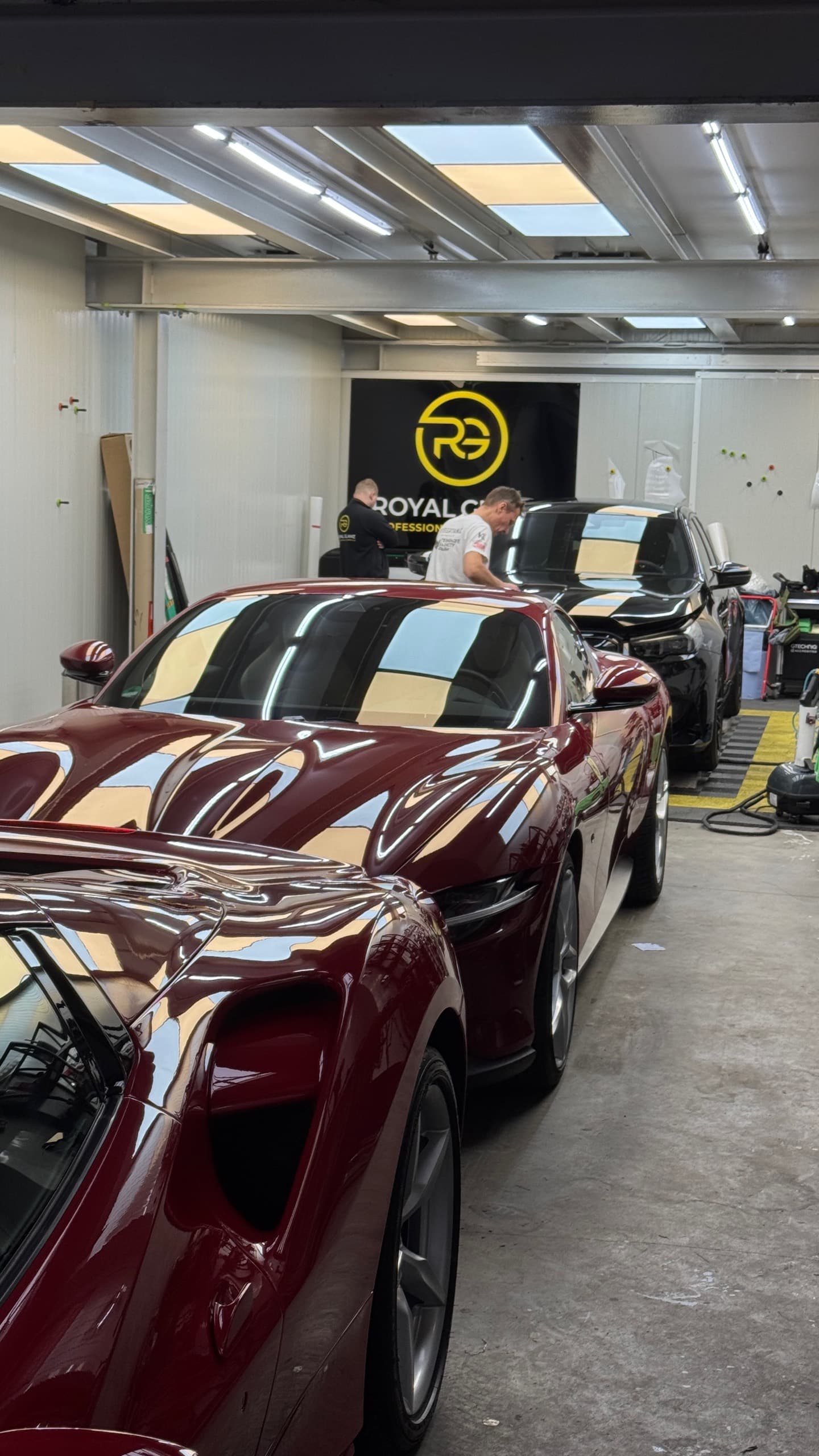 Ferrari Roma in Dunkelrot nach Keramikversiegelung bei Royal Glanz